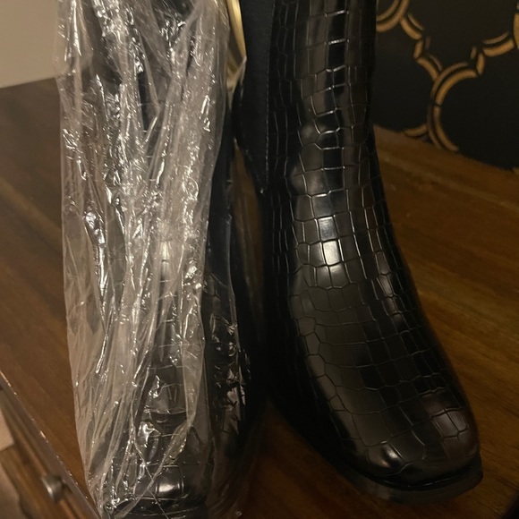 She In booties size 10 - Picture 1 of 2